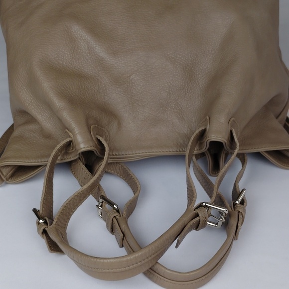 Vera Pelle Leather Handbag. - Picture 11 of 16